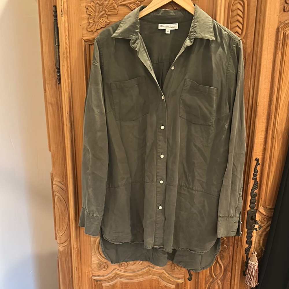 Elliott Lauren green button down tunic